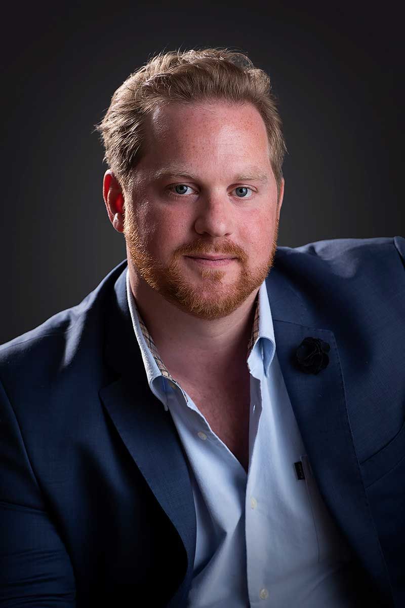 media/acfgallery/content/8/2/Commercial-brand-profile-corporate-portrait-linkedin-studio-head-shots-photography-oxfordshire-Yellow-Dog-Creative-1_copy_1.jpg